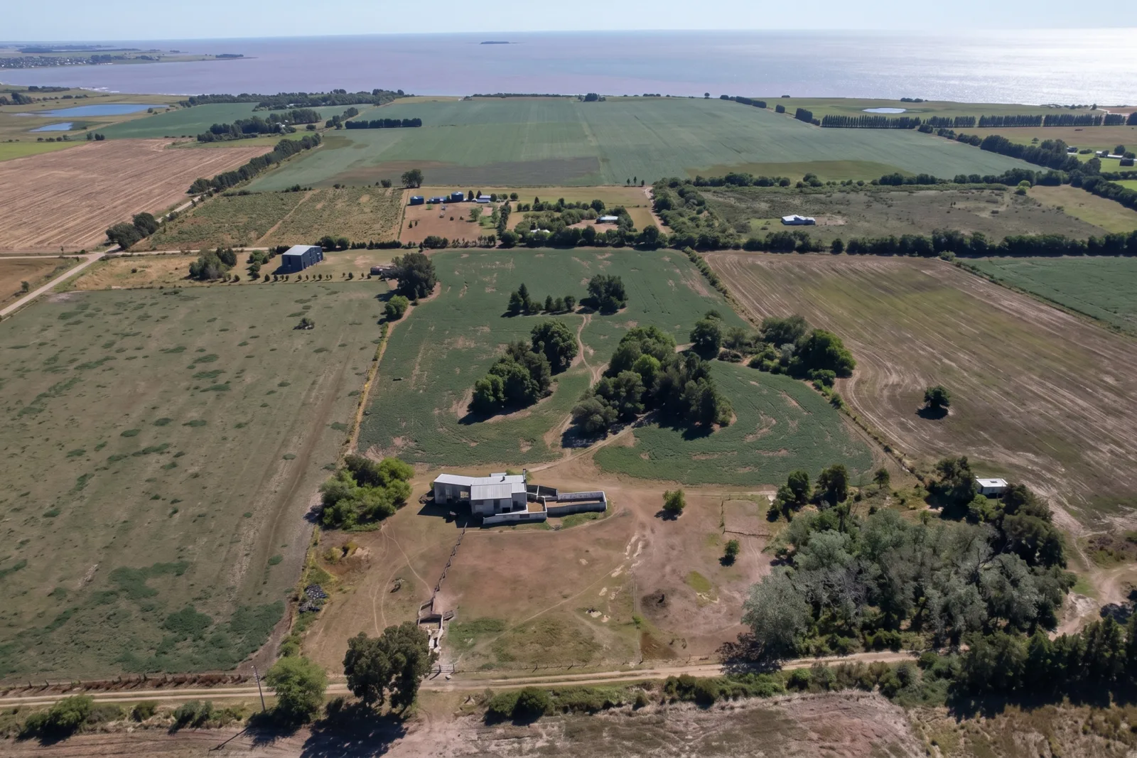 Chacra rural en zona de Colonia, vista aérea con casco principal